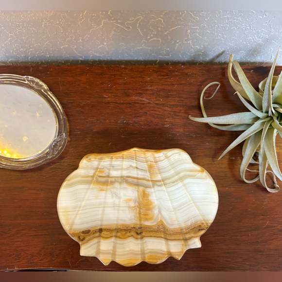 Vintage Onyx Seashell Keepsake Box - Picture 7 of 9